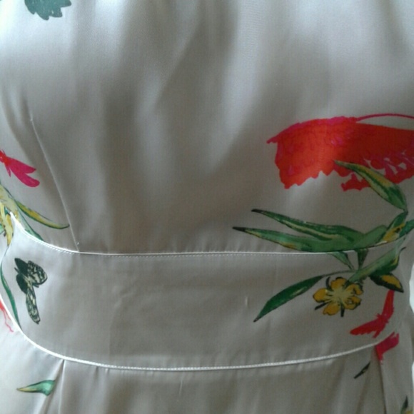 Beautiful dress - Picture 3 of 3